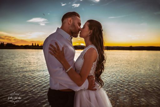 Csók Naplementében - Esküvői Fotózás, Esküvői Fotós - Esküvő Fotózás Tihanyban
